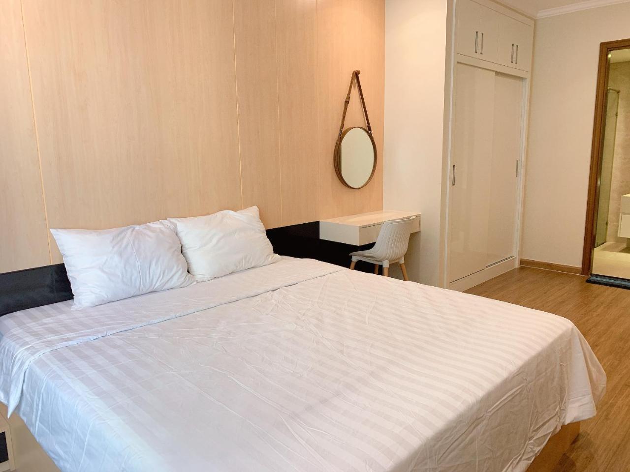 Homes By Christine - Vinhomes Central Park Ho Chi Minh City Exterior photo