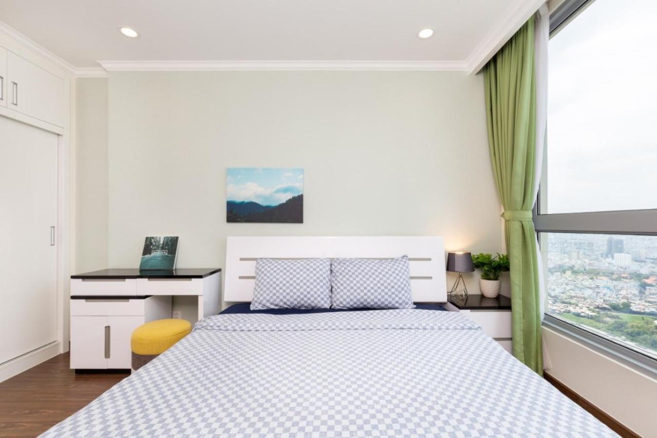 Homes By Christine - Vinhomes Central Park Ho Chi Minh City Exterior photo