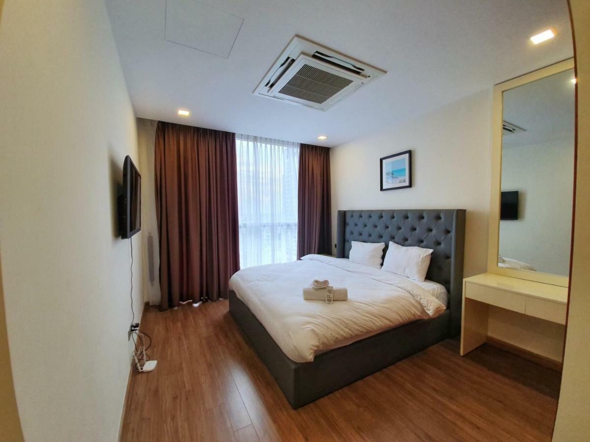 Homes By Christine - Vinhomes Central Park Ho Chi Minh City Exterior photo