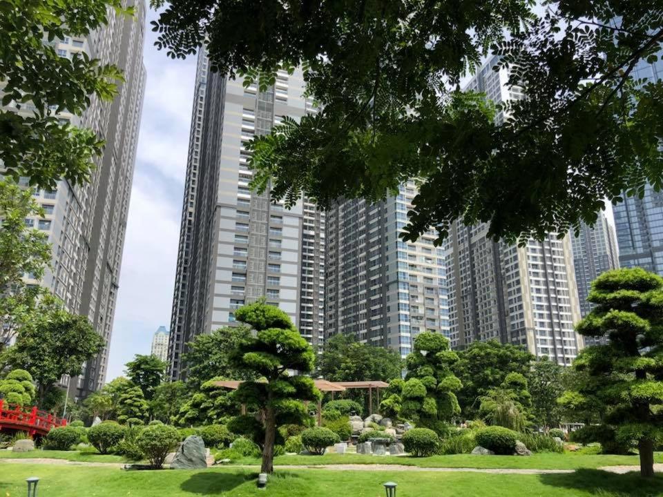 Homes By Christine - Vinhomes Central Park Ho Chi Minh City Exterior photo